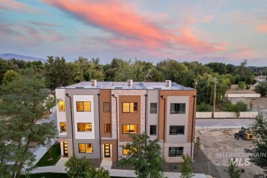 Lake Townhome/Townhouse For Sale in Boise, Idaho