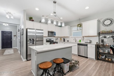 Discover your perfect oasis in this well-maintained 3-bedroom - photo 11