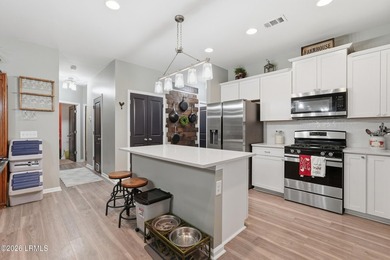 Discover your perfect oasis in this well-maintained 3-bedroom - photo 12