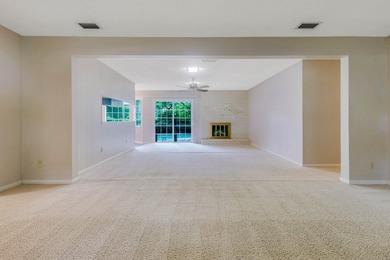 Come see this 2,175 sq ft home with a pool in Fort Walton Beach! - photo 13