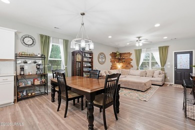 Discover your perfect oasis in this well-maintained 3-bedroom - photo 16