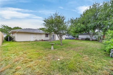 Charming and conveniently located, this 2-bedroom, 1.5-bathroom - photo 17