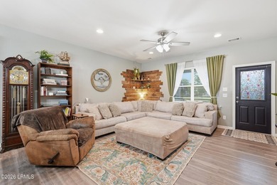 Discover your perfect oasis in this well-maintained 3-bedroom - photo 18