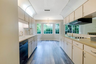 Come see this 2,175 sq ft home with a pool in Fort Walton Beach! - photo 18