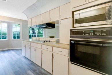 Come see this 2,175 sq ft home with a pool in Fort Walton Beach! - photo 19
