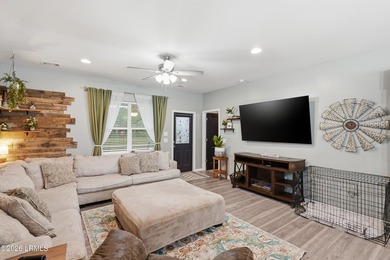 Discover your perfect oasis in this well-maintained 3-bedroom - photo 20