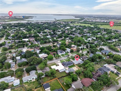 Charming and conveniently located, this 2-bedroom, 1.5-bathroom - photo 21