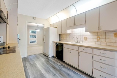 Come see this 2,175 sq ft home with a pool in Fort Walton Beach! - photo 21