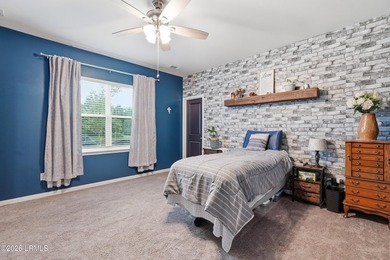 Discover your perfect oasis in this well-maintained 3-bedroom - photo 22