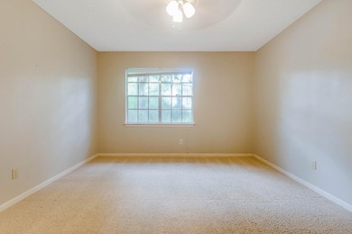 Come see this 2,175 sq ft home with a pool in Fort Walton Beach! - photo 24