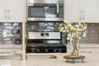 OAKLAND PARK---a PARADE of HOMES winning community! Nestled - photo 28