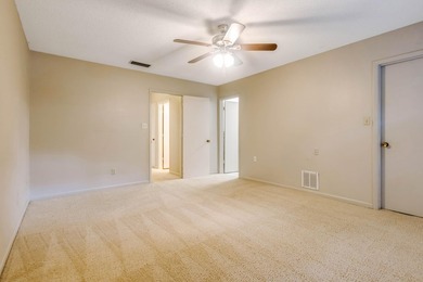 Come see this 2,175 sq ft home with a pool in Fort Walton Beach! - photo 31