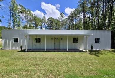 Lake Martin Home For Sale in Eclectic Alabama