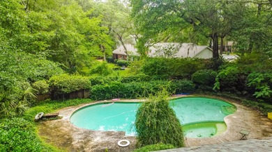Come see this 2,175 sq ft home with a pool in Fort Walton Beach! - photo 46