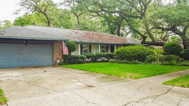 Come see this 2,175 sq ft home with a pool in Fort Walton Beach! - photo 47