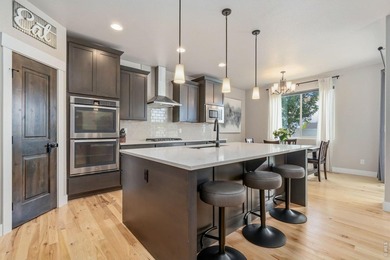 Welcome to this spectacular 5-bed, 3-bath ranch by Bridgewater - photo 5