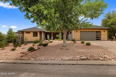 A modern masterpiece in the heart of Payson, this custom-built - photo 2