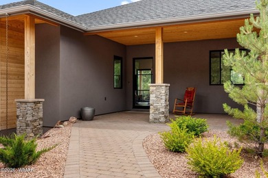 A modern masterpiece in the heart of Payson, this custom-built - photo 4