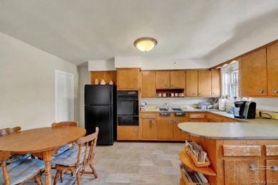 Income-Producing opportunity in Throggs Neck - Mother/Daughter - photo 12