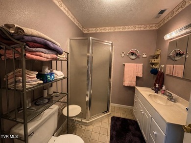 Welcome home to this well-maintained and move-in-ready property - photo 14