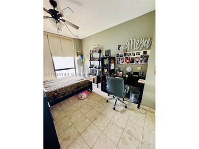 Beautiful PENTHOUSE with HIGH CEILINGS & UNOBSTRUCTED WATERFRONT - photo 21