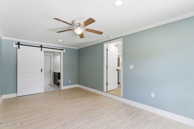 Recently renovated and thoughtfully upgraded, this 4 bedroom - photo 22