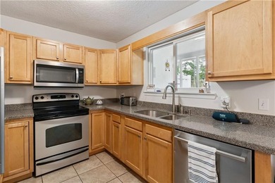 Welcome to easy coastal living in this beautifully maintained - photo 2