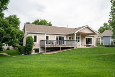 Lock it and leave it convenience! Very desirable patio home in - photo 3
