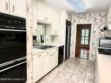 Easy living with the convenience of your own private elevator! - photo 11