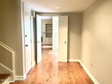 Easy living with the convenience of your own private elevator! - photo 18