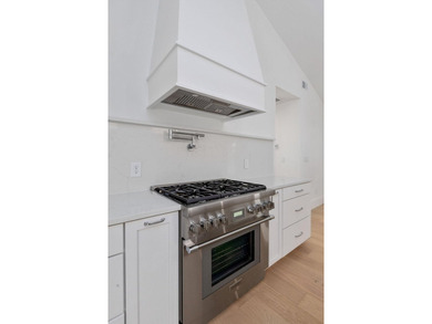 Located in the highly desirable The Groves neighborhood of Mount - photo 19