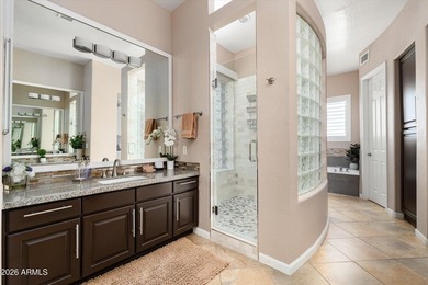 Beautifully updated 4-bedroom + loft, 3-bath residence offering - photo 20