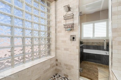 Beautifully updated 4-bedroom + loft, 3-bath residence offering - photo 21