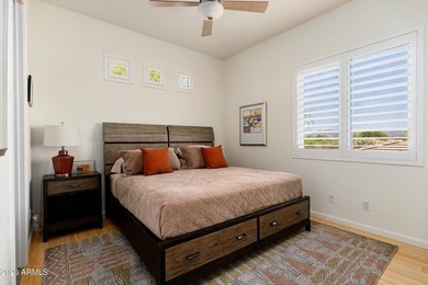 Beautifully updated 4-bedroom + loft, 3-bath residence offering - photo 23