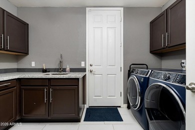 Beautifully updated 4-bedroom + loft, 3-bath residence offering - photo 28