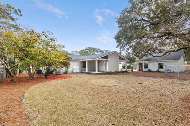 Located in the highly desirable The Groves neighborhood of Mount - photo 49