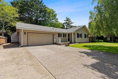 This lovely one-level home is located near Newport's Big Creek - photo 1