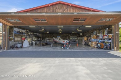 Set in one of the country's finest fly-in communities, this - photo 7