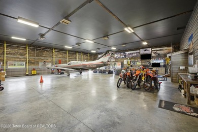 Set in one of the country's finest fly-in communities, this - photo 9