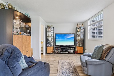 Beautiful first floor, light and bright, 2 bedrooms, 2 full - photo 1