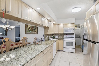 Beautiful first floor, light and bright, 2 bedrooms, 2 full - photo 2