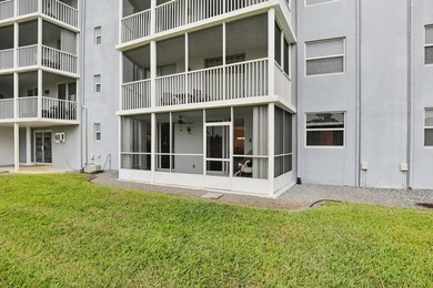 Beautiful first floor, light and bright, 2 bedrooms, 2 full - photo 4
