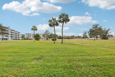 Beautiful first floor, light and bright, 2 bedrooms, 2 full - photo 5