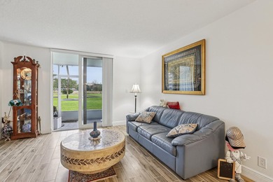 Beautiful first floor, light and bright, 2 bedrooms, 2 full - photo 6