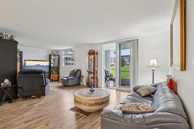 Beautiful first floor, light and bright, 2 bedrooms, 2 full - photo 7