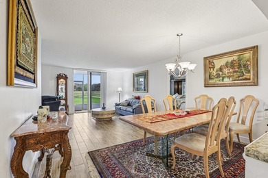 Beautiful first floor, light and bright, 2 bedrooms, 2 full - photo 10