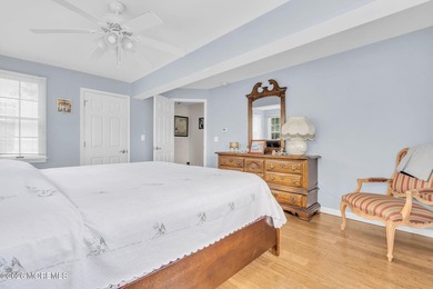 Welcome to this stunning, fully updated water view retreat in - photo 28