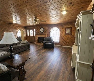 Tucked away in a peaceful country setting, this 3-bedroom - photo 4