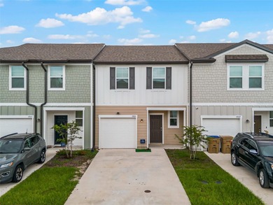 (private lake, pond, creek) Townhome/Townhouse For Sale in ST Cloud Florida