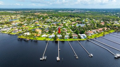 Stunning 4BR + den / 3BA Key West-style waterfront estate in - photo 12